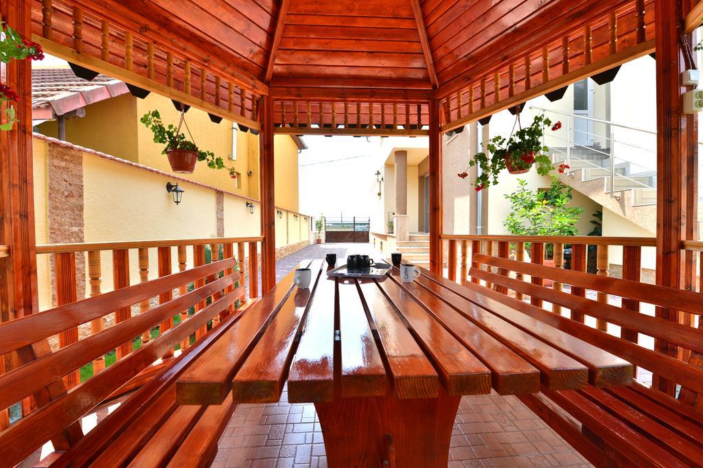 Casa Vio Hotell Haţeg Exteriör bild